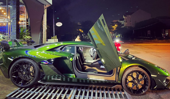 Cận cảnh Lamborghini Aventador SVJ mới về nước với bộ áo Verde Ermes cá tính