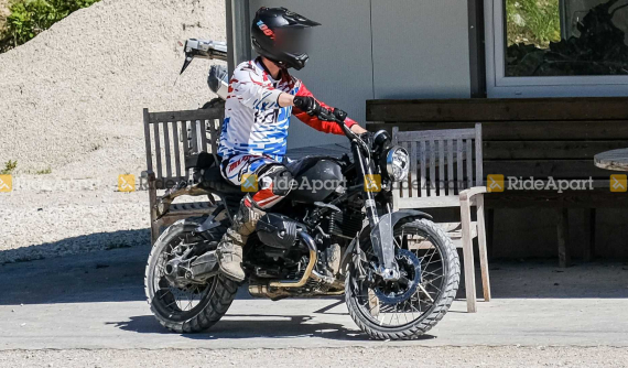 BMW R Nine T phiên bản Scrambler mới hé lộ hình ảnh thử nghiệm đầy bụi bặm