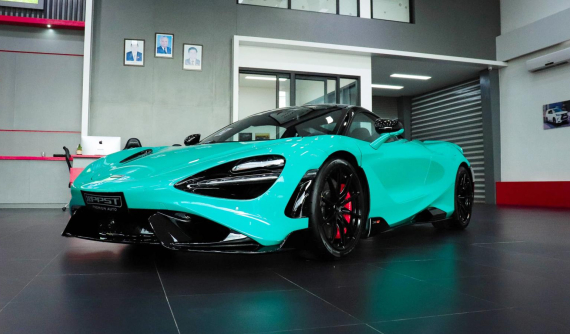 Cận cảnh McLaren 765LT độc nhất ở Lào với màu sơn xanh Tokyo Cyan cá tính