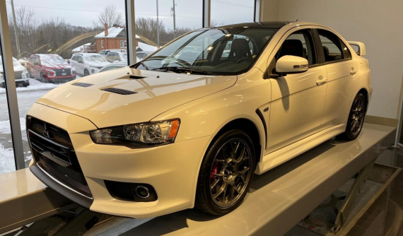 Chiếc sedan thể thao cực đỉnh Mitsubishi Lancer EVO 2015 này có giá lên tới 2,7 tỷ đồng
