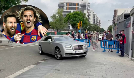 Lái xe Rolls-Royce Wraith đến sân tập, Griezmann bị fan Barcelona đổ lỗi khiến Messi ra đi
