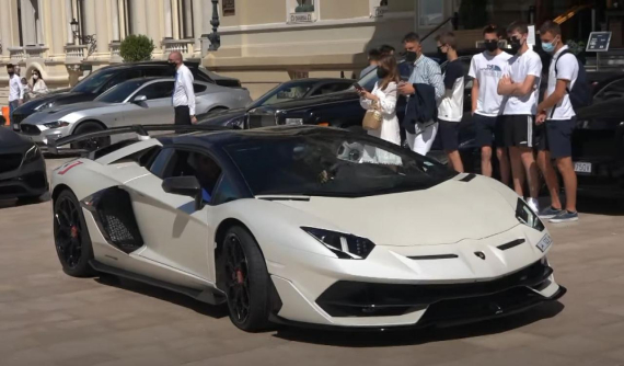 Đây là chiếc Lamborghini Aventador SVJ Roadster đắt nhất thế giới, riêng biển số đã có giá hơn 270 tỷ đồng