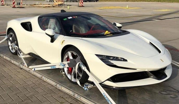 Thêm tin đồn siêu xe Ferrari SF90 Stradale "nhăm nhe" về nước, lần nay là màu sơn độc