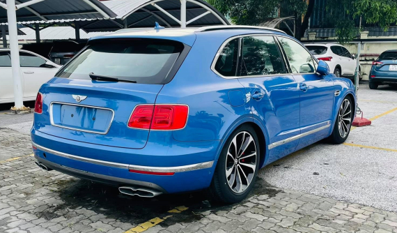 Xôn xao với thông tin Bentley Bentayga V8 "dầm mưa dãi nắng" ở cảng Hải Phòng gần 2 năm