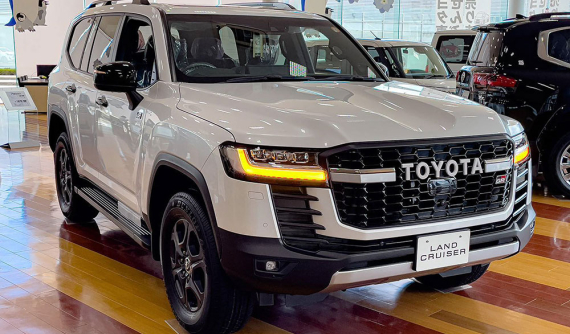 Ngắm hình ảnh "bằng xương, bằng thịt" của Toyota Land Cruiser GR Sport 2022 tại đại lý