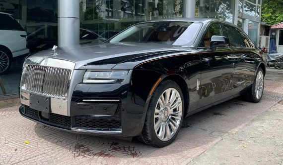 Rolls-Royce Ghost 2021 đầu tiên về nước tìm khách với giá 45 tỷ đồng, sẵn sàng bớt lộc 2 tỷ đồng trong mùa dịch Covid-19