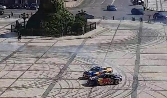 Red Bull tổ chức drift xe quảng cáo nước tăng lực trái phép gây hư hại di sản UNESCO