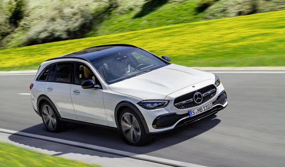 Mercedes-Benz C-Class 2022 phiên bản "gầm cao, mái thoáng" trình làng