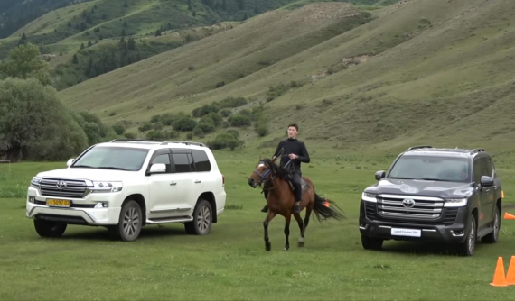 So sánh khả năng đi địa hình của Toyota Land Cruiser 300 2022 và Land Cruiser 200