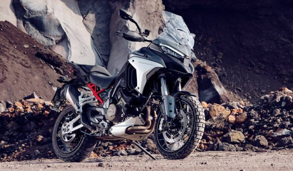 Ducati hé lộ vì sao họ không sử dụng động cơ V-twins truyền thống trên Multistrada V4