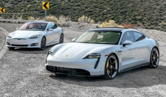 Giá xe ô tô điện Trung Quốc giảm gần 50% trong 10 năm qua, trong khi giá xe điện tại Mỹ và Châu Âu liên tục tăng