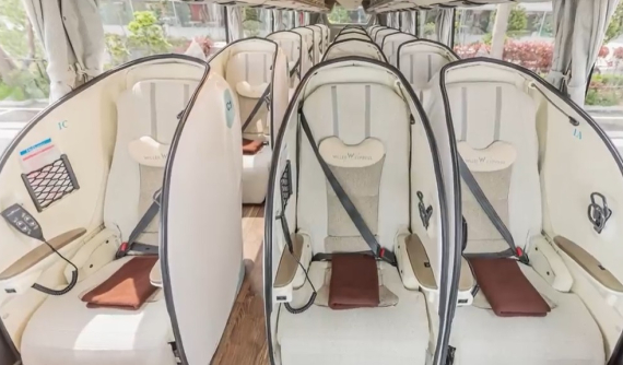 Xe buýt chạy qua đêm cực sang ở Nhật Bản có cung cấp khoang ngủ cá nhân như thế này