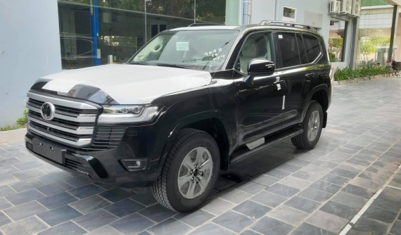 Đại lý tích cực trả hàng Toyota Land Cruiser 2022 cho khách, dân mạng chê chi tiết này "chán đời"