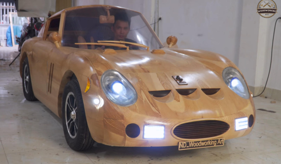 Thợ Bắc Ninh đổi chiếc Ferrari GTO 250 bằng gỗ tự chế tạo lấy xe sang Mercedes-Benz GLA