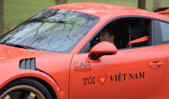 Video: Ở nhà rảnh rỗi mùa dịch, Cường Đô-la trải nghiệm đường đua Nurburgring trực tuyến trên Porsche 911 GT3