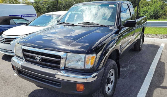 Hơn 200 đại lý ô tô tranh nhau mua chiếc xe bán tải Toyota 23 năm tuổi, chạy trên 100.000 km