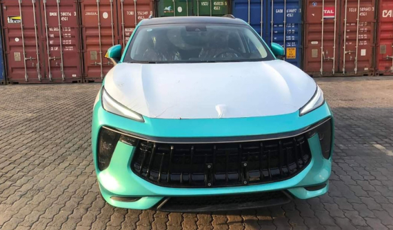 Xuất hiện hình ảnh được cho là của Dongfeng Fengxing T5 EVO tại cảng Việt Nam