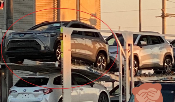 Toyota Corolla Cross 2021 với thiết kế khác xe ở Việt Nam bị bắt gặp trên đường phố