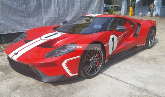 Xôn xao với hình ảnh siêu xe Ford GT '67 Heritage Edition đắt đỏ âm thầm xuất hiện tại Hà Nội