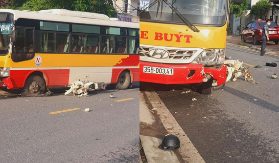 Video: Xe buýt va chạm với xe máy, nam sinh tử vong trên đường đến trường tại Ninh Bình