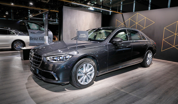 Cận cảnh thiết kế ngoài đời thực của xe bọc thép chống đạn Mercedes-Benz S680 Guard 2022