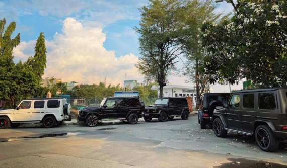 5 chiếc Mercedes-AMG G63 đủ phiên bản tụ tập trên đường phố, tổng giá trị dưới 96 tỷ đồng