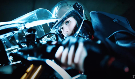 Ducati Panigale V4 S Chrome tuyệt đẹp xuất hiện trong MV mới của Lisa Blackpink