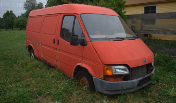 Chiếc Ford Transit bị bỏ không 12 năm nhưng vẫn chạy tốt