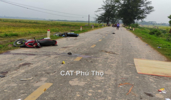 Phú Thọ: 4 xe máy tông nhau kinh hoàng trong đêm Trung thu, 5 thanh, thiếu niên tử vong