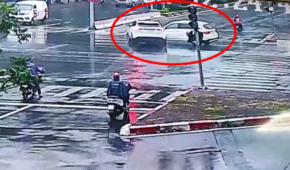 Lộ video vụ va chạm giữa Mercedes-Benz GLC với Jaguar F-Pace, lỗi thuộc về tài xế điều khiển xe Anh quốc