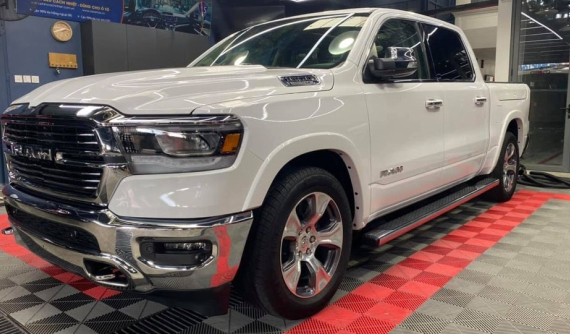 Bán tải Ram 1500 Laramie 2021 về Việt Nam với giá bán từ 5,3 tỷ đồng, đấu cùng Ford F-150 Raptor