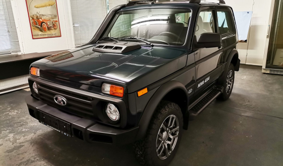 Vén màn Lada Niva phiên bản gầm cao và có sẵn ống thở