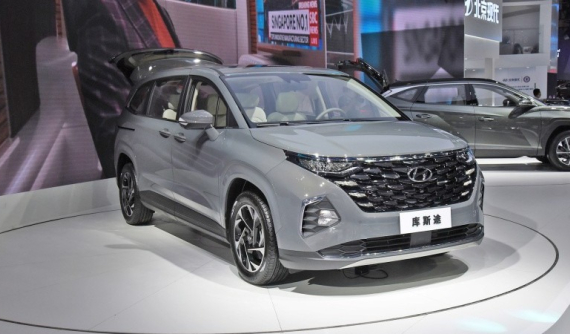 Hyundai Custo 2022 chính thức được bán ra thị trường, rẻ bằng một nửa so với Kia Carnival
