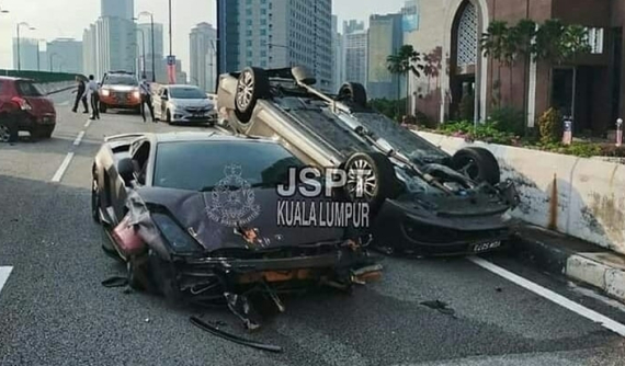 Video quay khoảnh khắc Lamborghini Gallardo tông hàng loạt ô tô trên đường