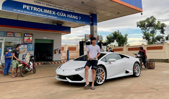 Thanh niên 23 tuổi ở Krông Pắk chia sẻ video trải nghiệm siêu xe Lamborghini Huracan mới mua