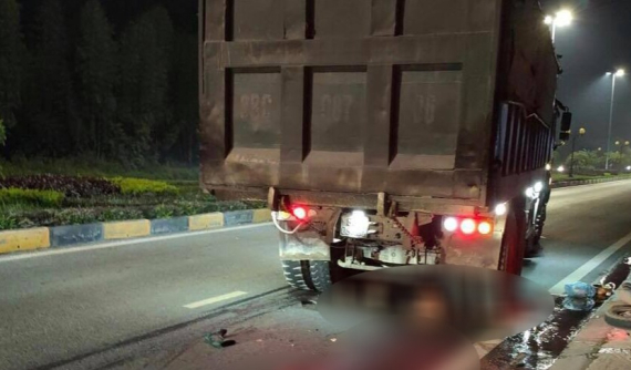 Vĩnh Phúc: Va chạm với xe ben, 2 người phụ nữ đi xe máy tử vong thương tâm