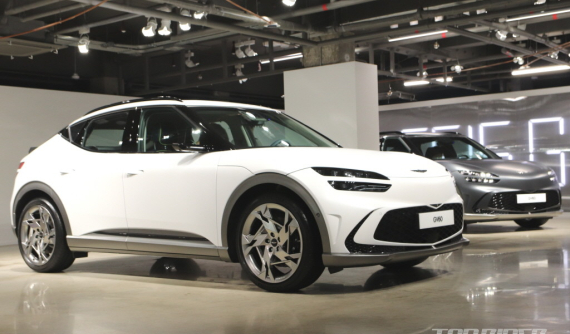 Genesis GV60 2022 - SUV hạng sang tràn ngập công nghệ, giá chỉ tương đương VinFast LUX A2.0