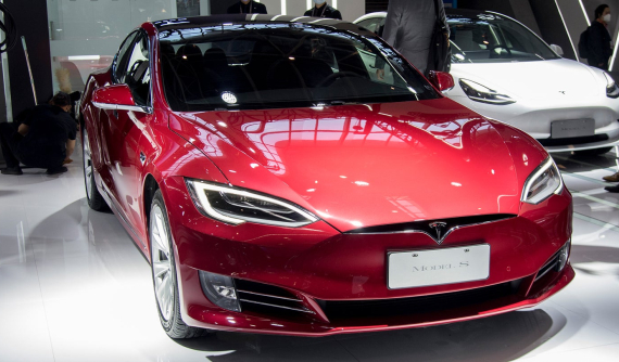 Chủ xe Tesla vừa thắng kiện hãng thì bị hãng kiện ngược lại vì tội nói xấu trên mạng