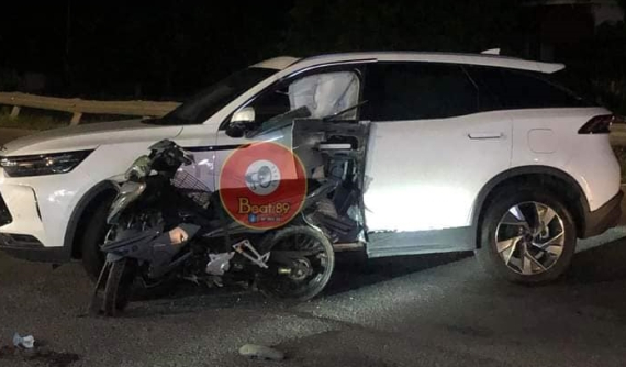 Hưng Yên: Beijing X7 nát cửa, túi khí rèm bung ra sau va chạm với xe máy, 1 người bị thương nặng