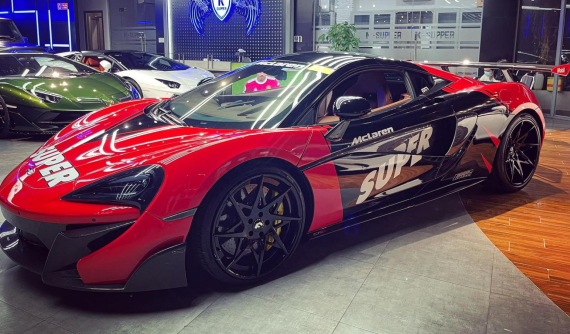 Tìm khách mua, siêu xe McLaren 570S được diện bộ áo mới, điểm nhấn là đỏ-đen hòa quyện vào nhau