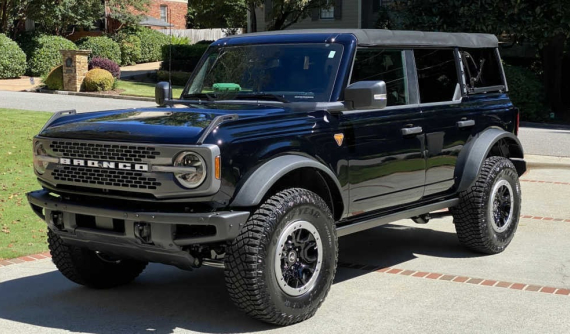 Giá xe Ford Bronco đang "điên đảo" với mức làm giá gấp 5 lần giá khởi điểm do hãng đề xuất