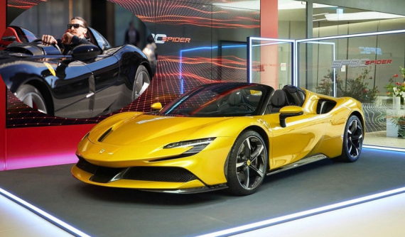 Gã đồ tể Ibrahimovic "chuẩn đét" là fan của Ferrari, sinh nhật tuổi 40 tậu siêu xe SF90 Spider