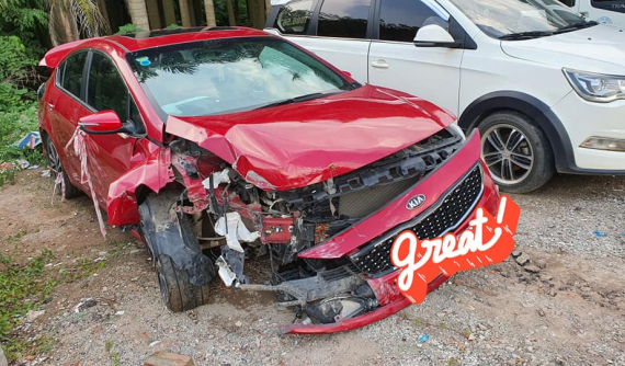 Kia Cerato bị tai nạn nát đầu, nát đuôi vẫn được ngân hàng phát mại với giá 338 triệu đồng
