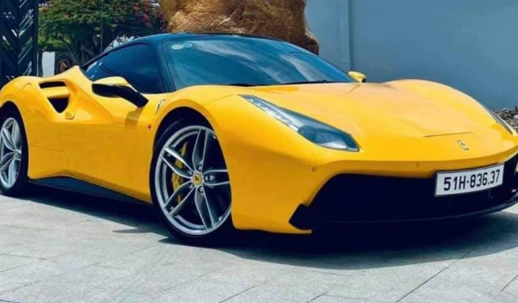 Chuẩn bị đón siêu xe mới, đại gia lan đột biến Hóc Môn thanh lý Ferrari 488 GTB vàng rực