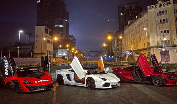 Dàn siêu xe khoe dáng tại trung tâm quận 1 vào lúc rạng sáng, hứa hẹn ngày trở lại hoành tráng của thánh địa siêu xe ở Sài Gòn