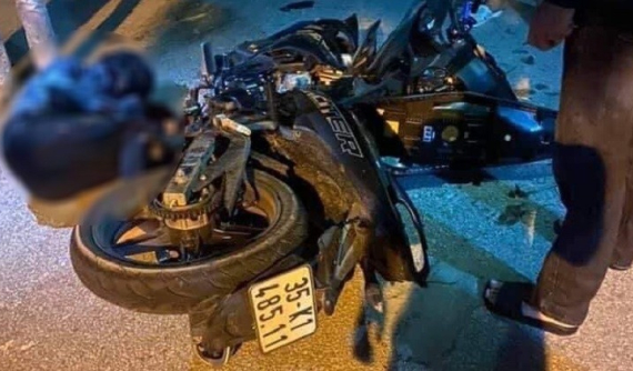 Video: Tông vào máy gặt ở tốc độ cao, thanh niên điều khiển Yamaha Exciter tử vong tại Ninh Bình