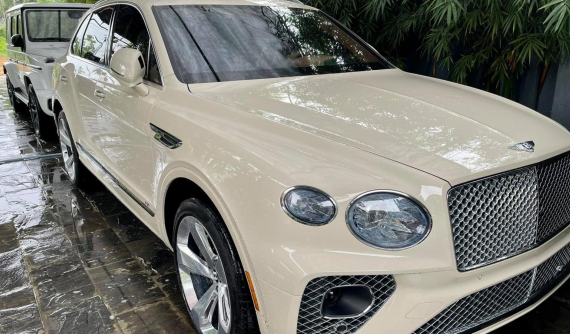 Hết bán McLaren 720S Spider của "cậu cả", đại gia lan đột biến Đà Nẵng thanh lý nốt Bentley Bentayga First Edition