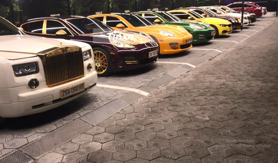 Video quay dàn xe toàn biển tứ quý và mạ vàng của đại gia buôn lợn ở Hải Dương