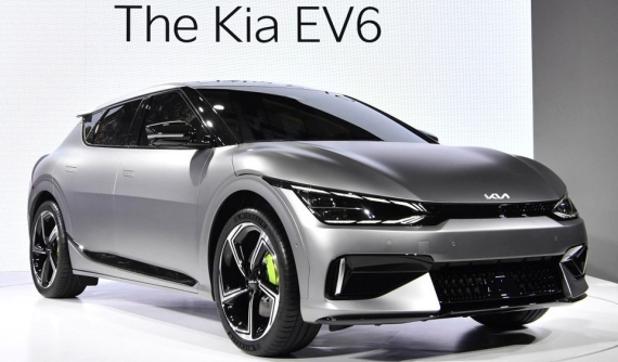 Khách Việt chào đón ô tô chạy điện chính hãng KIA EV6 trong năm sau