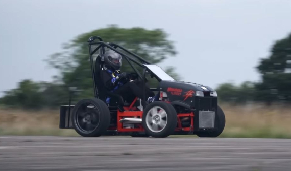 Đây là Mowabusa - Máy cắt cỏ lập kỷ lục nhanh nhất thế giới với tốc độ 230 km/h